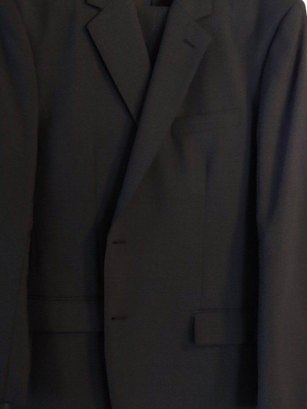 LOUIS MARTIN, SIZE 44 REGULAR, BLACK MATERIAL